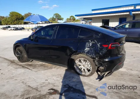 2023 Tesla Model Y z USA, uszkodzony, nr VIN 7SAYGAEE0PF942010